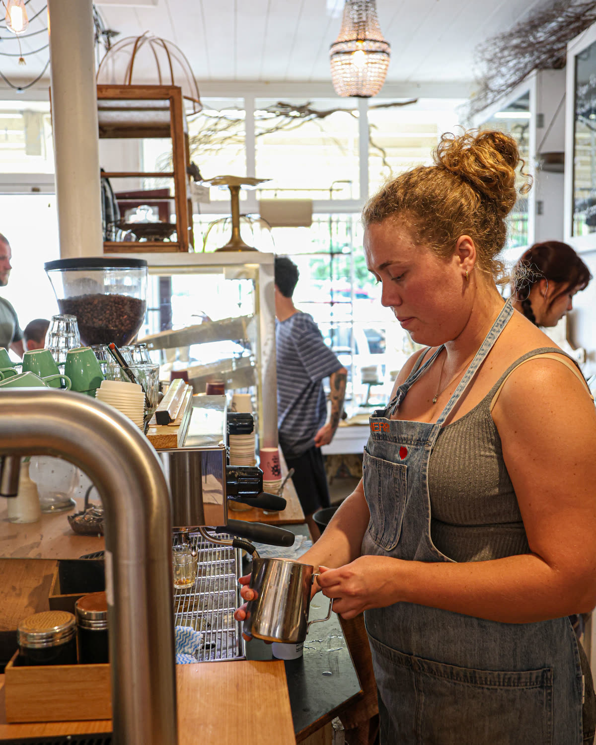 Barista at work — Frank & Lottis